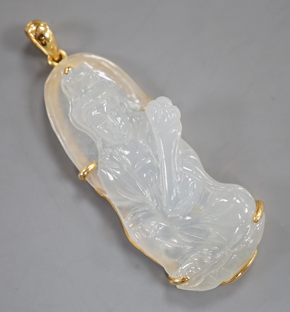 A modern 18k mounted carved jade figural pendant, overall 5cm, gross weight 10.8 grams.